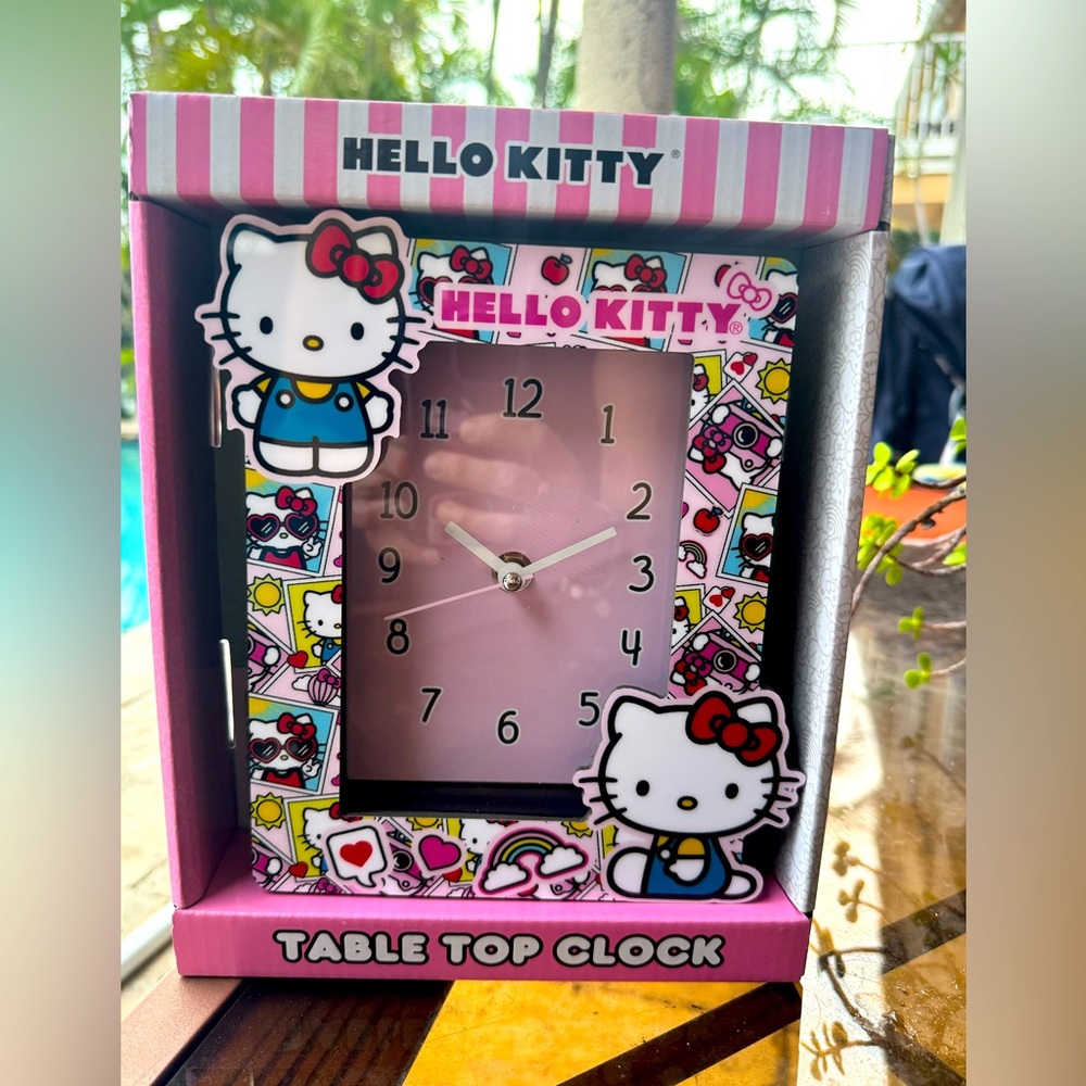 HELLO KITTY Rectangular Table Top Clock 6.5”x8”